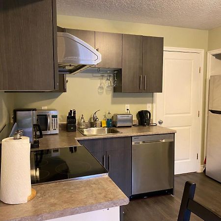 1 Bedroom Suite In Langford. Βικτώρια Εξωτερικό φωτογραφία
