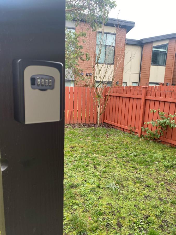 1 Bedroom Suite In Langford. Βικτώρια Εξωτερικό φωτογραφία